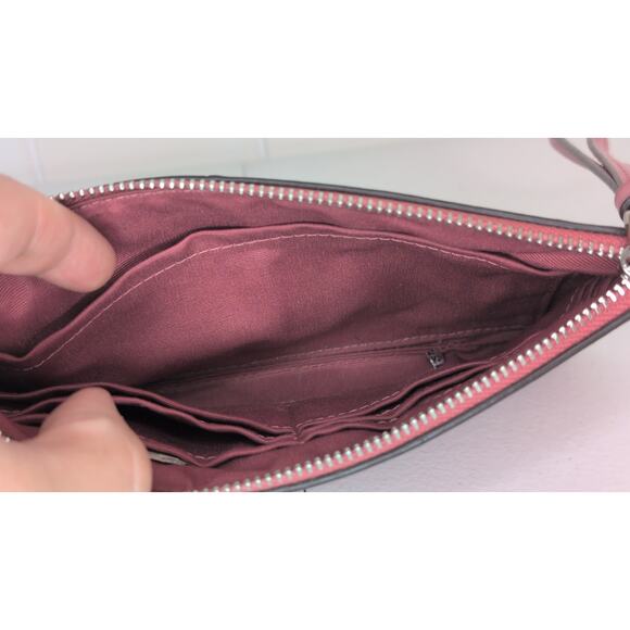 Coach Large Wristlet Ostrich-embossed leather Zip-top closure w/ Wrist strap - Picture 4 of 4